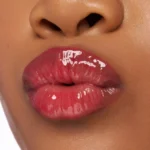 essence CHILI BOMB shiny lipgloss 01 Strawberry Salsa 10ml - Image 4