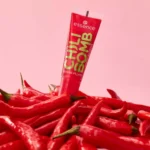 essence CHILI BOMB shiny lipgloss 01 Strawberry Salsa 10ml - Image 6
