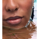 Essence The Little Mermaid Biphasic Lip Oil - 01: You Can Swim With Us - Image 4