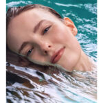 Essence The Little Mermaid Peptide Lip Gloss - 02: Seaside Romance - Image 5